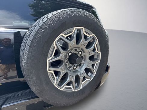 Used 2025 GMC Hummer EV 3X AWD/4WD image 39