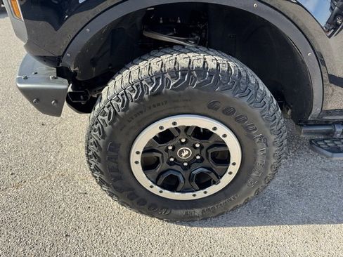 Used 2022 Ford Bronco Badlands image 8