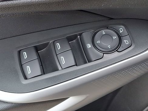 Used 2025 Chevrolet Trax LS w/ LS Convenience Package FWD image 26