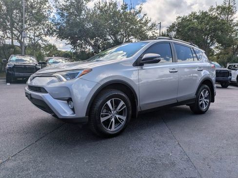 Used 2018 Toyota RAV4 XLE AWD/4WD image 8