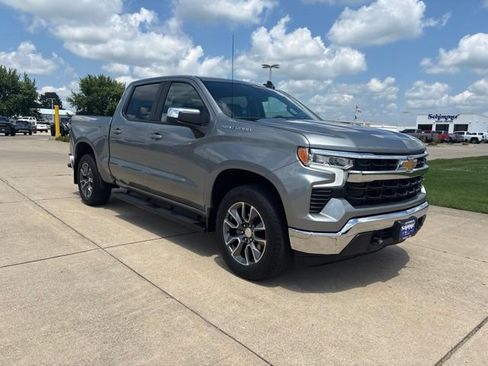 Used 2024 Chevrolet Silverado 1500 LT AWD/4WD image 3