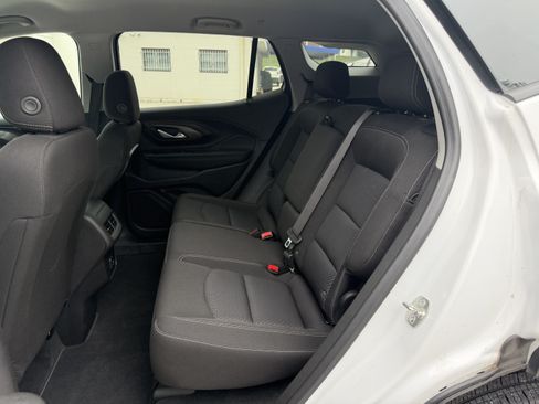 Used 2024 GMC Terrain SLE FWD image 12