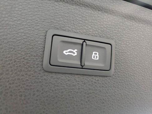 Used 2018 Audi SQ5 Prestige w/ Prestige Package AWD/4WD image 9