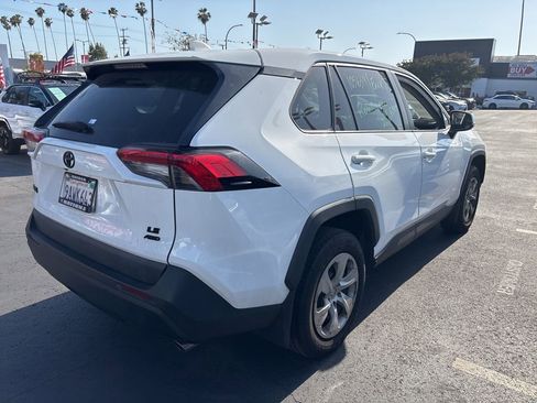 Used 2022 Toyota RAV4 LE w/ Carpet Mat Package (TMS) AWD/4WD image 7