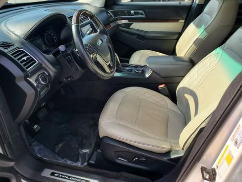 Used 2017 Ford Explorer Platinum image 18