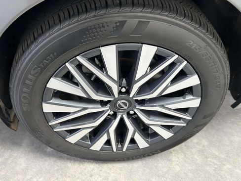 Used 2025 Nissan Altima 2.5 SV FWD image 9