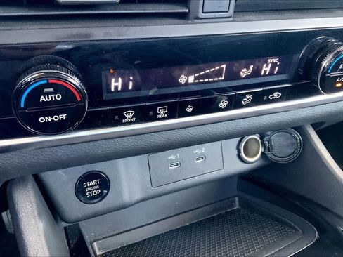 Used 2025 Nissan Rogue SV FWD image 34