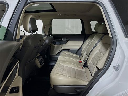 Used 2024 Lincoln Nautilus Reserve w/ Equipment Group 202A image 24