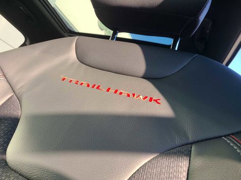 New 2024 Jeep Compass Trailhawk w/ Sun and Sound Group image 39