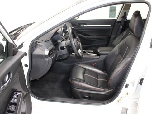 Used 2024 Nissan Altima 2.5 SR image 18