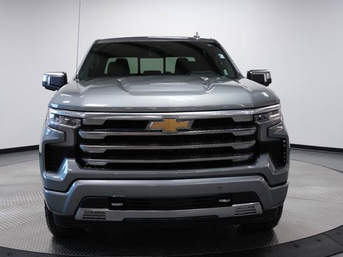 Used 2025 Chevrolet Silverado 1500 High Country w/ Technology Package AWD/4WD image 2