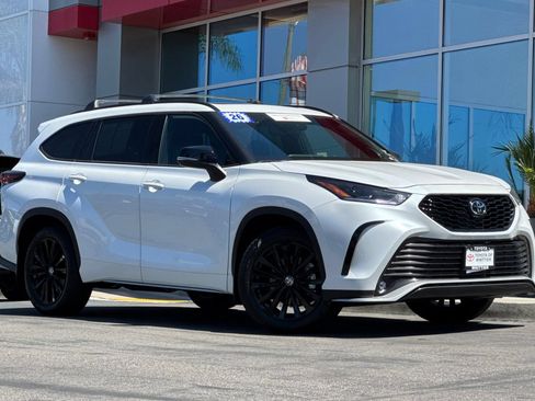 Certified 2026 Toyota Highlander XSE AWD/4WD image 2