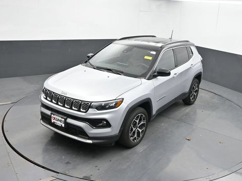 Used 2025 Jeep Compass Limited AWD/4WD image 41