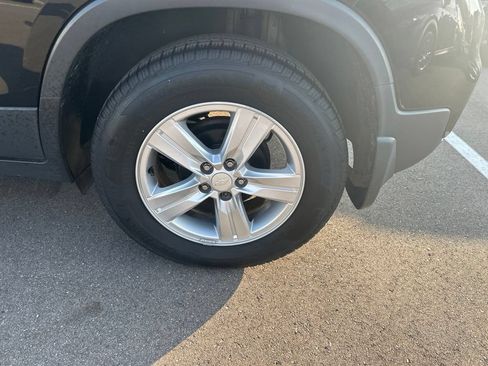 Used 2020 Chevrolet Trax LS w/ LPO, Protection Package FWD image 9