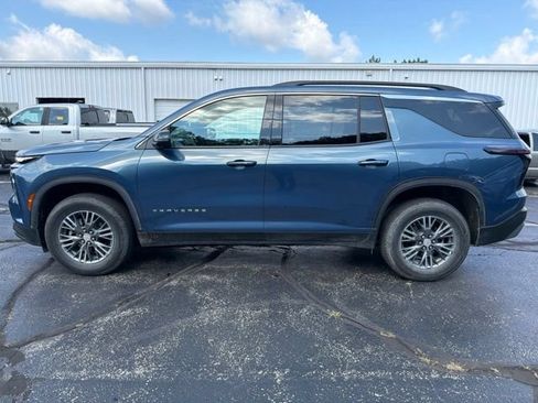 Used 2025 Chevrolet Traverse LT w/ Driver Confidence Package FWD image 6