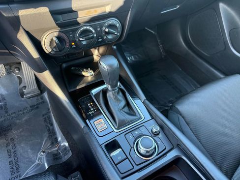 Used 2017 MAZDA MAZDA3 Sport image 17