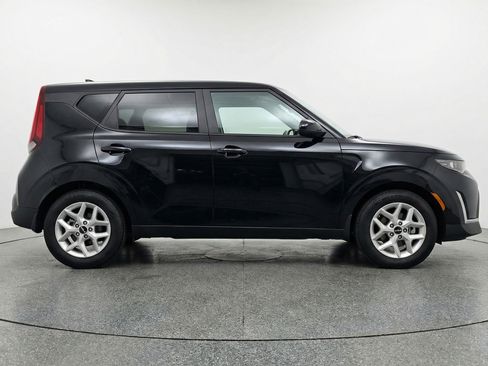 Used 2025 Kia Soul LX w/ LX Technology Package FWD image 11
