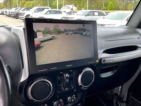 Used 2017 Jeep Wrangler Unlimited Sport w/ Quick Order Package 24S AWD/4WD image 14