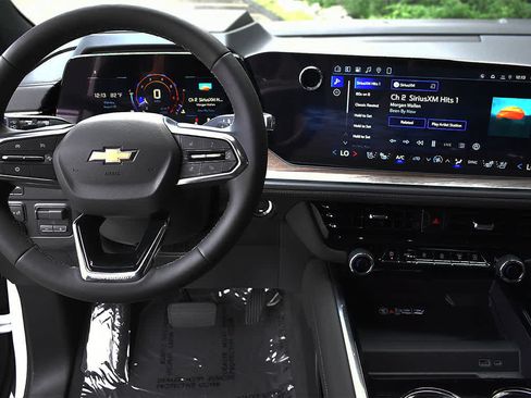 Used 2026 Chevrolet Tahoe High Country AWD/4WD image 17