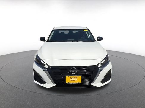 Used 2025 Nissan Altima 2.5 SV FWD image 4