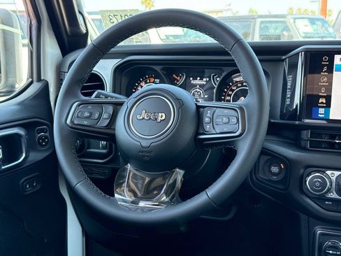 New 2026 Jeep Gladiator Sport AWD/4WD image 18