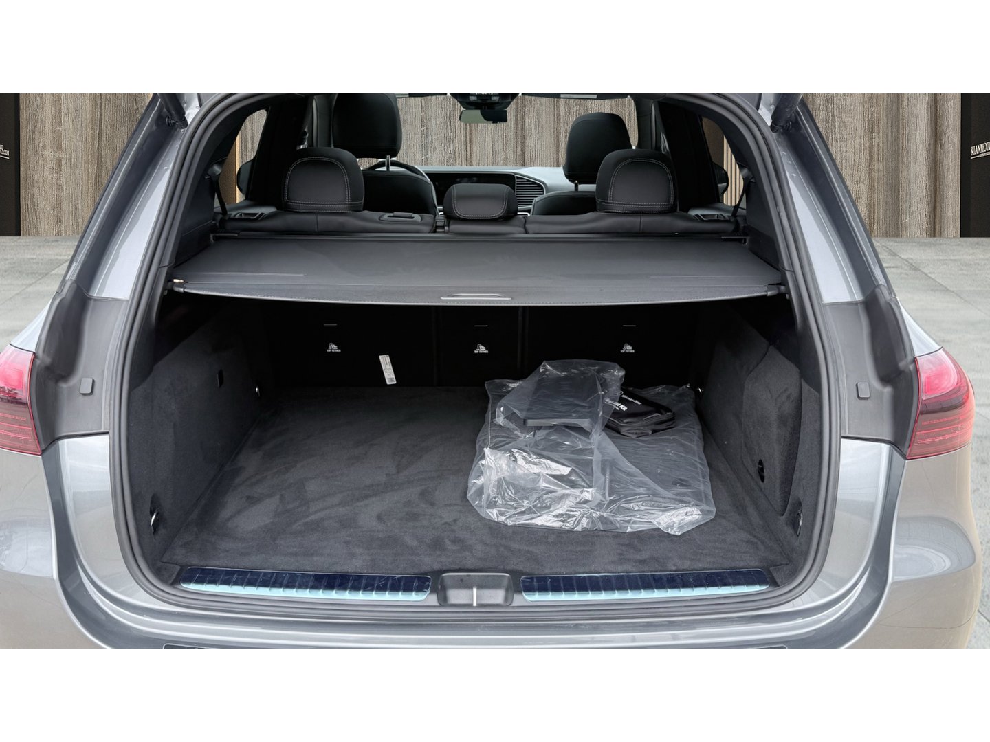 Used 2025 Mercedes-Benz GLE 450e 4MATIC image 23