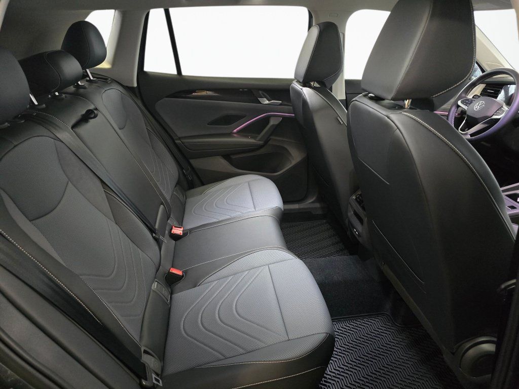 New 2026 Volkswagen Tiguan SE AWD/4WD image 40