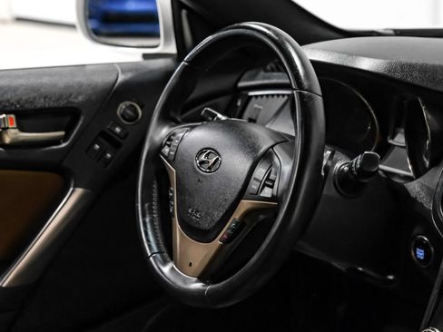 Used 2013 Hyundai Genesis 3.8 RWD image 12