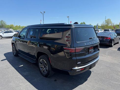 Used 2024 Jeep Wagoneer L Series II AWD/4WD image 7