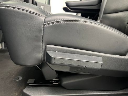 Used 2025 Ford Expedition Platinum AWD/4WD image 18
