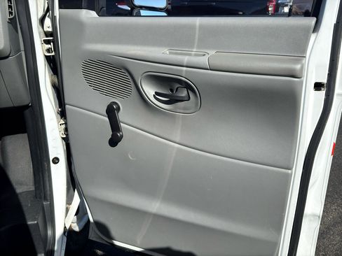 Used 2011 Ford E-450 and Econoline 450 Super Duty image 13