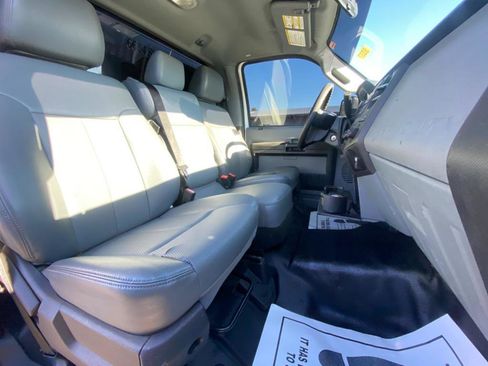 Used 2015 Ford F550 2WD Regular Cab Super Duty image 16