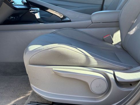 Used 2025 Hyundai Elantra SEL image 28