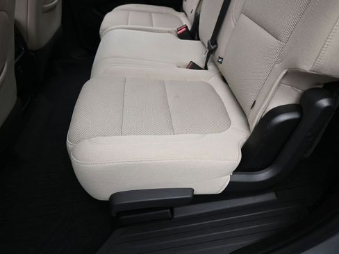 Used 2023 Chevrolet Traverse LS FWD image 30