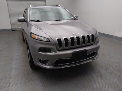 Used 2017 Jeep Cherokee Overland w/ Technology Group image 14