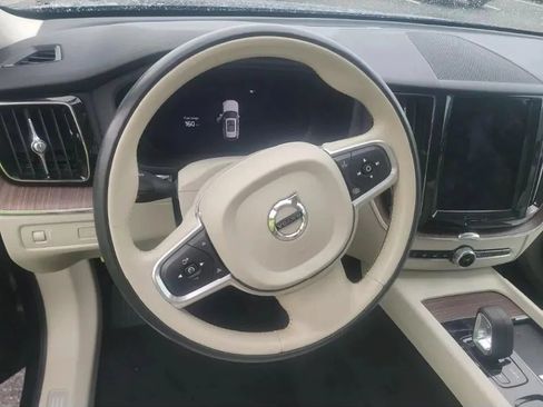 Used 2022 Volvo XC60 B5 Momentum AWD/4WD image 5