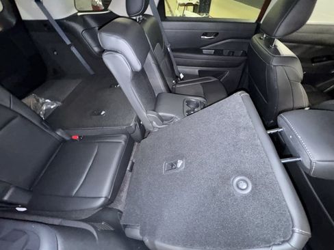 New 2026 Nissan Pathfinder SL AWD/4WD image 12