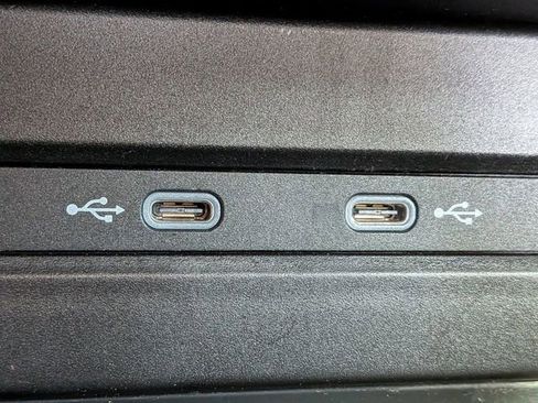 Used 2023 Volkswagen Taos SE w/ Panoramic Sunroof Package image 23