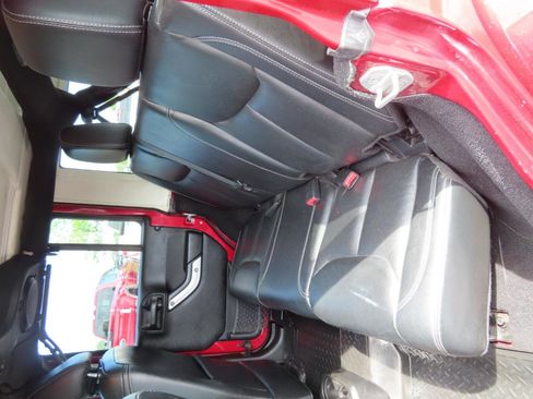 Used 2013 Jeep Wrangler Unlimited Rubicon w/ Dual Top Group AWD/4WD image 40