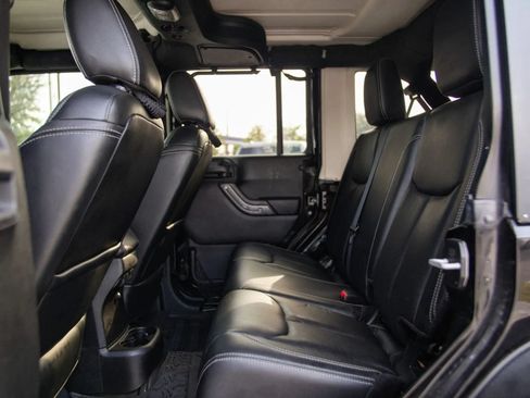 Used 2015 Jeep Wrangler Unlimited Rubicon AWD/4WD image 27