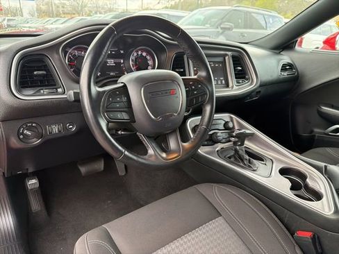 Used 2022 Dodge Challenger SXT image 9