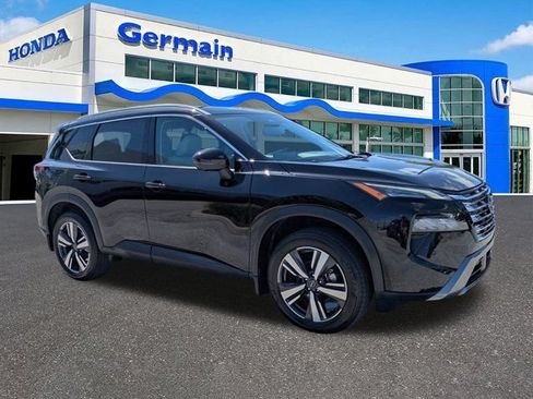 Used 2025 Nissan Rogue SL FWD image 3