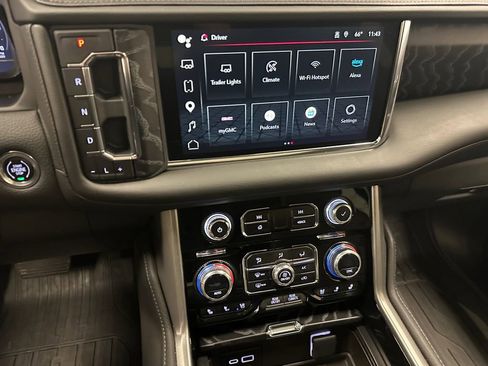 Used 2023 GMC Yukon Denali AWD/4WD image 24