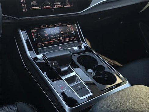 Used 2019 Audi Q8 Premium Plus w/ Premium Plus image 24