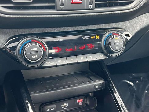 Used 2023 Kia Forte GT-Line w/ GT-Line Premium Package image 17