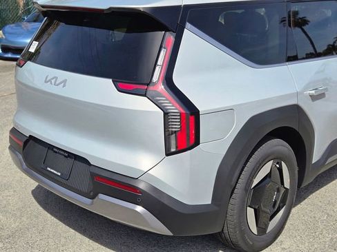 New 2026 Kia EV9 Light image 7