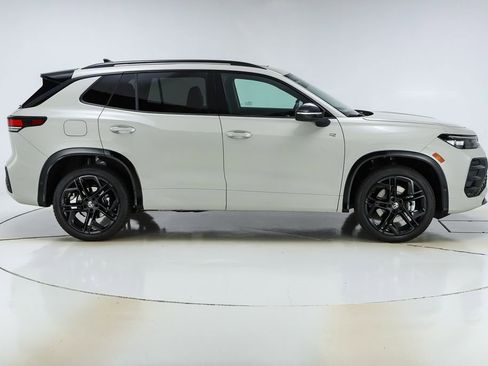 New 2026 Volkswagen Tiguan SE R-Line image 10