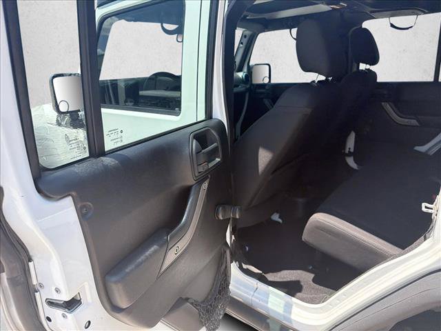 Used 2015 Jeep Wrangler Unlimited Sport w/ Connectivity Group AWD/4WD image 16