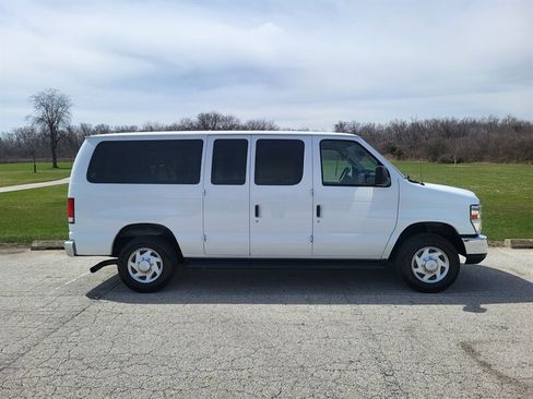 Used 2014 Ford E-350 and Econoline 350 XLT image 6