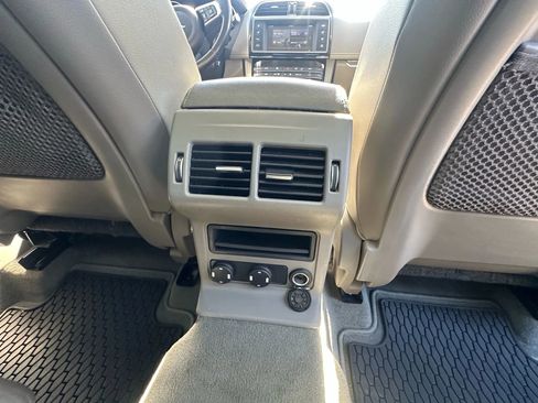 Used 2018 Jaguar F-PACE R-Sport image 29